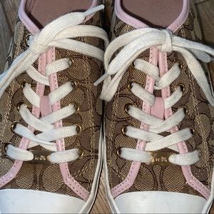 AUTHENTIC COACH TENNIS SHOES size: 8 BARELY USED!